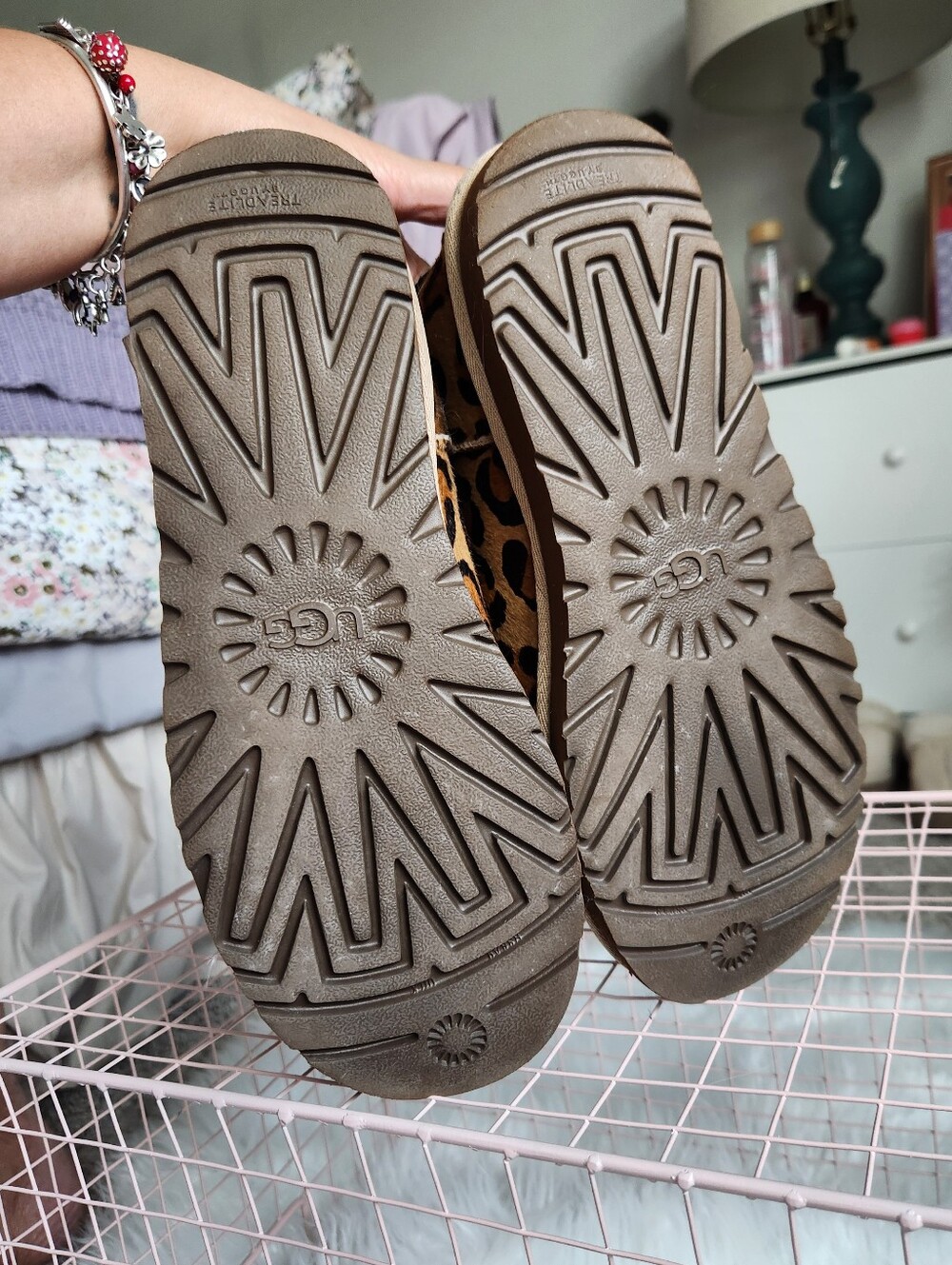Sz 9 Ugg Ultra Mini Slip-on Booties - Picture 5 of 7